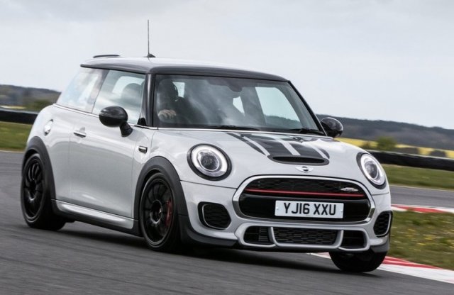 Versenyautók ihlették a Mini új sorozatát