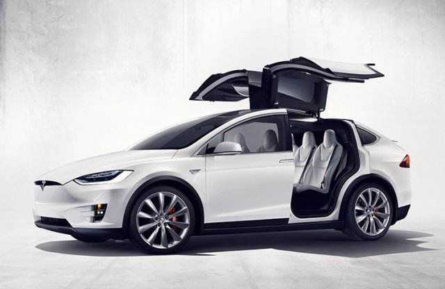 Megérkeztek Európába a Tesla első szabadidő-autói