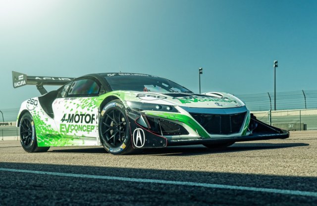 Négymotoros kocsival áll rajthoz az Acura