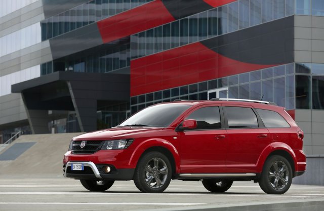 Hátul hajt, és olasz gyártású lesz a Dodge SUV