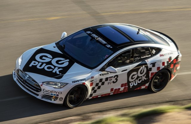 Jégre parkolt Teslával döntöttek Pikes Peak rekordot