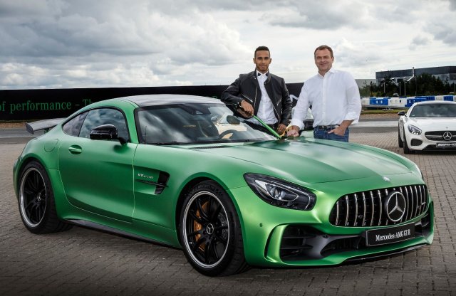 Lewis Hamilton saját AMG Mercit szeretne