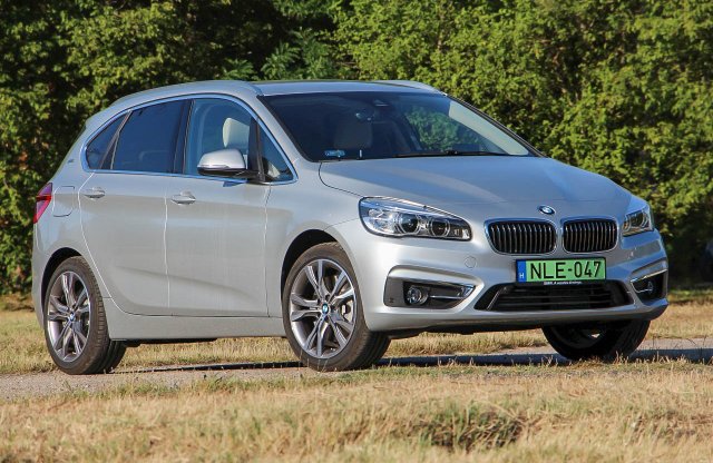 Egyterű, zöld rendszámmal, a BMW-től