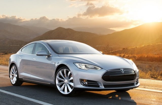 A balesetező Model S miatt eljárás indult a Tesla ellen