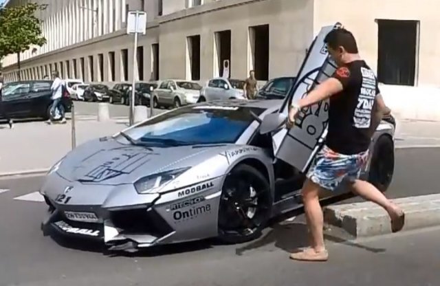 King Kongot játszik az Aventadort összetörő sofőr