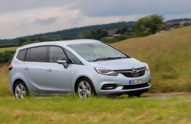 Akár már jogosítványt is kaphatna az Opel Zafira Tourer