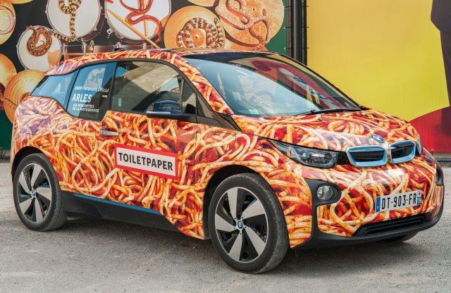 Íme a spagetti és toalettpapír BMW. Mi van?