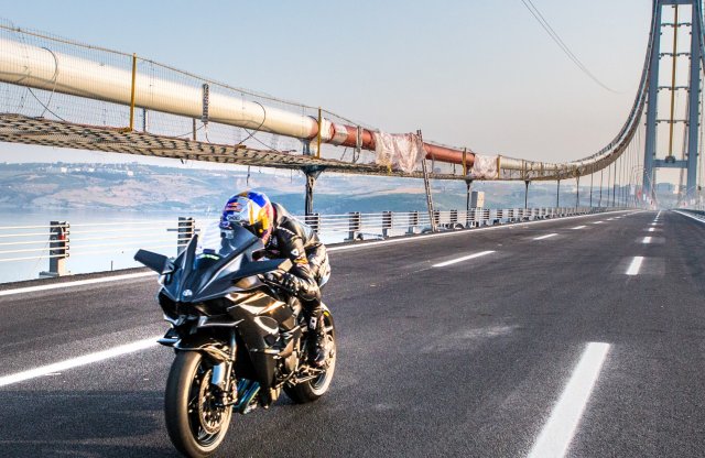 400-zal, motorral a hídon