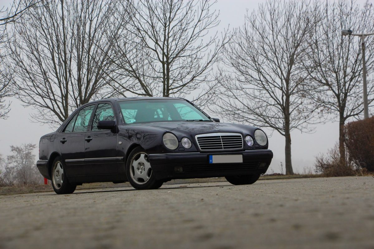 MERCEDES-BENZ E-OSZTÁLY