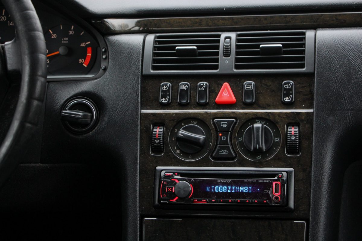 MERCEDES-BENZ E-OSZTÁLY