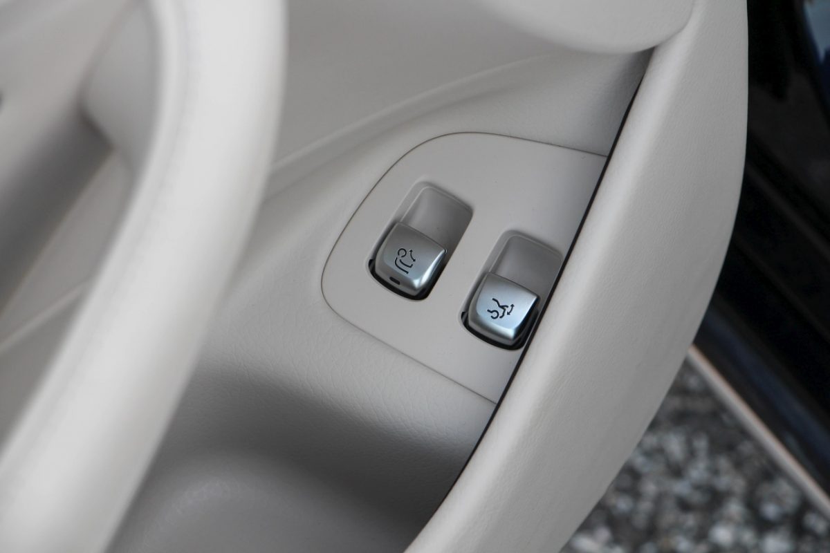 MERCEDES-BENZ E-OSZTÁLY