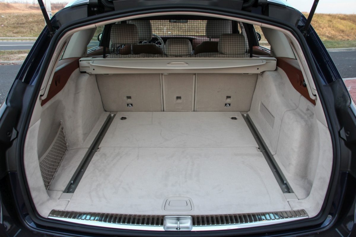 MERCEDES-BENZ E-OSZTÁLY