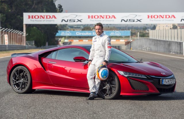 Alonso Honda NSX-et vezet és élvezi