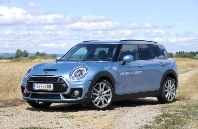 Már hátul is hajthat a családi Mini. Vezettük a Clubman ALL4-t