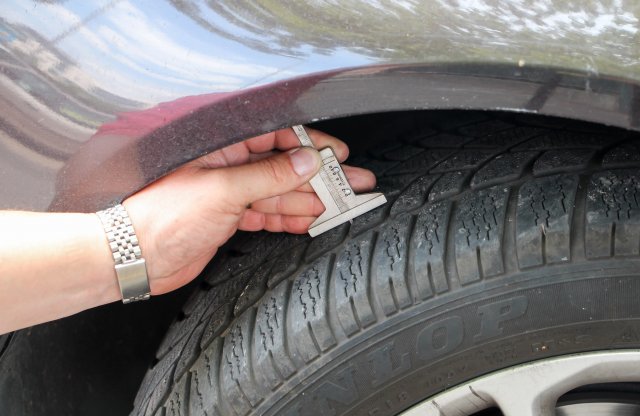 Veszélyesen sokan járnak téli gumival nyáron is