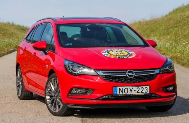 200 okunk van szeretni – Opel Astra ST 1.6 Turbo