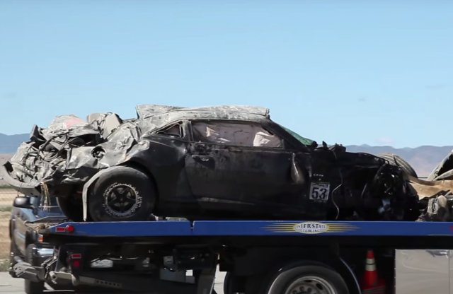 Ilyen belülről egy 320-nál eldobott Camaro