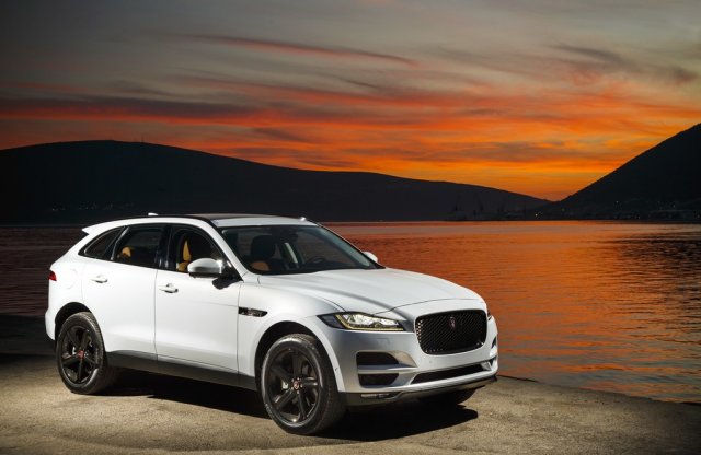 Új típusokkal támad a Jaguar, elektromos SUV érkezik