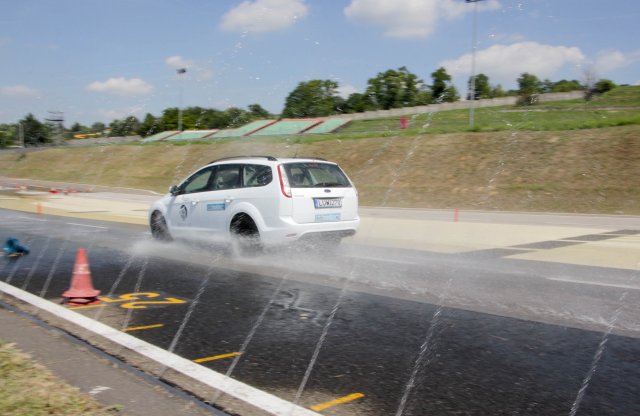 Hőségben dupla fékutat adhat egy használt téli gumi – megmértük