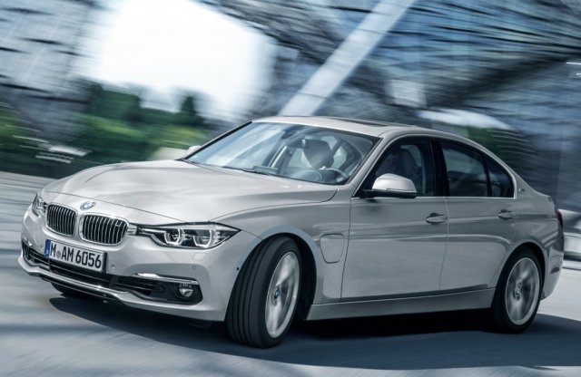 A Tesla bajszát húzogatja a BMW