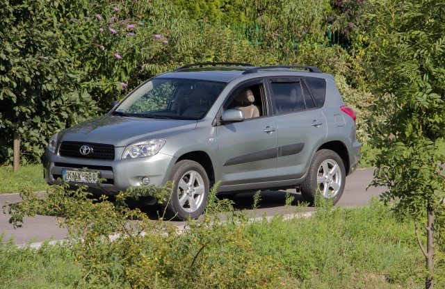 „Hozza a normát” a Toyota RAV4 tízévesen