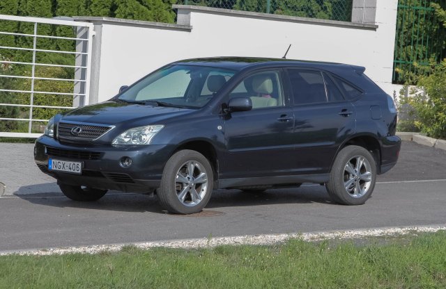 Milyen a világelső hibrid SUV tízévesen?