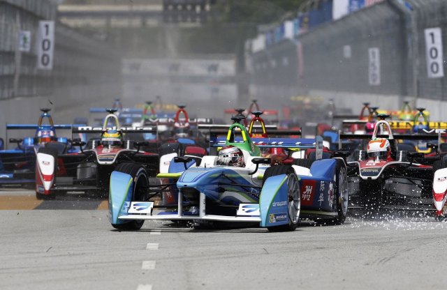 Ki adja az akkumulátort a Formula E autóihoz?