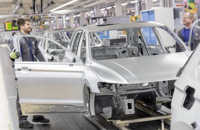 Napokra leállhat a Golf és a Passat gyártása is