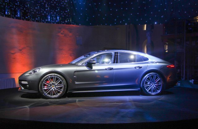 Sportautó, négy felnőttnek is – Porsche Panamera