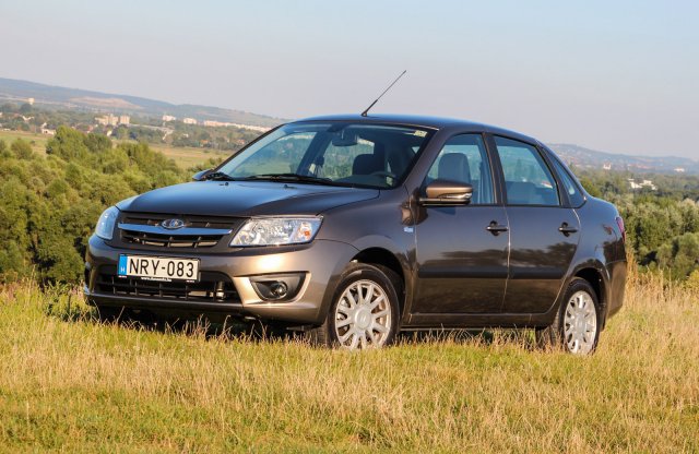 Automataváltóval vallott a Lada Granta Lux