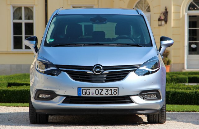 Bumeráng helyett wifit kapott az Opel Zafira Tourer