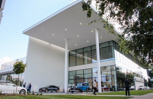 Palotát nyitott a BMW Budapesten