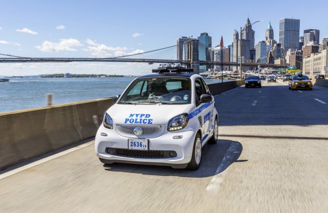 Smartot kapnak a rendőrök és örvendeznek vala!