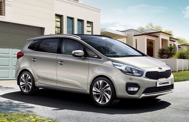 Még idén érkezik a ráncfelvarrott Kia Carens