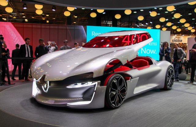 Túrakupéval hergel a Renault