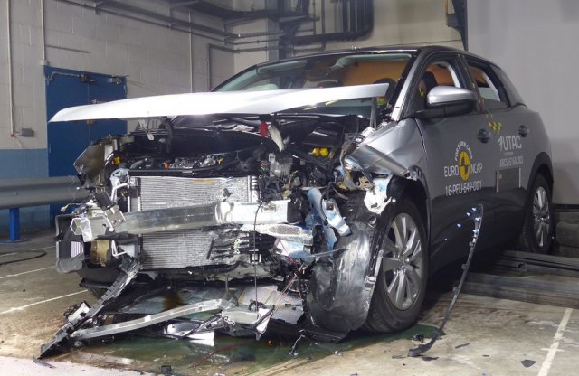 Szépen tört az E és a 3008