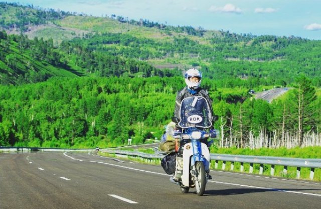 18 ezer kilométer robogón a Nürburgringre