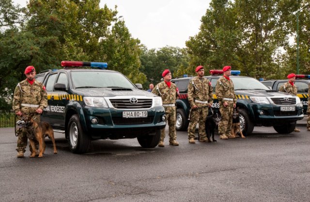16 Toyota Hiluxot kaptak a hazai katonai rendészek