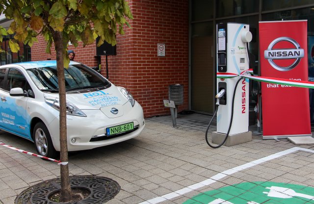 Már az Infoparkban is villámtölthetjük villanyautónkat