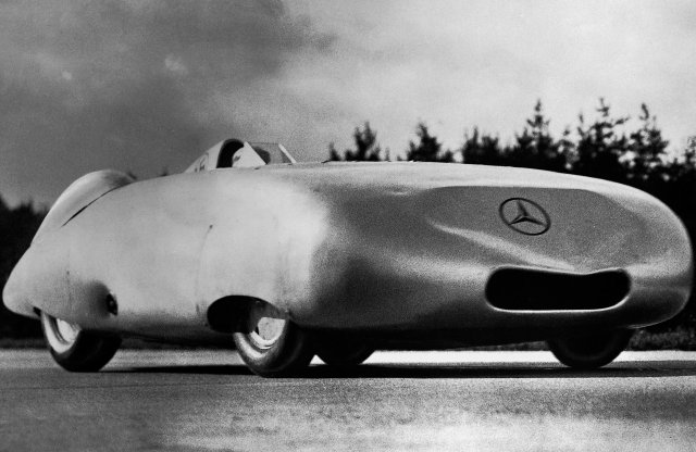 Sebességrekordot döntött a Daimler-Benz. Épp 80 éve