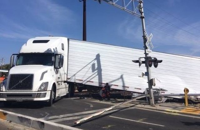 Soha ne állj a vonat elé!