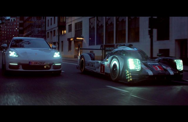 London utcáin a Porsche LMP1 versenyautója