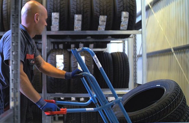 Hogyan tároljuk a pihenőidőt töltő autógumikat?