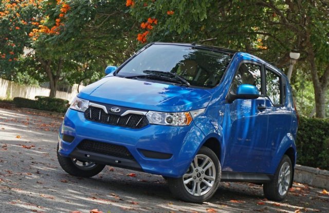 Kiscsaládos villanyautó Indiából