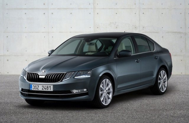 Tényleg osztott fényszórós a friss Octavia