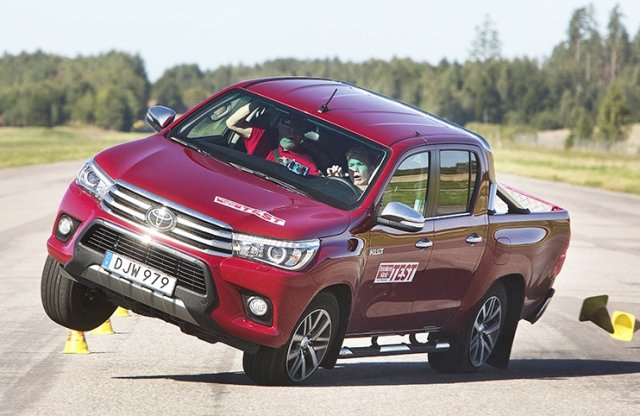 Könnyen borítható a Toyota Hilux