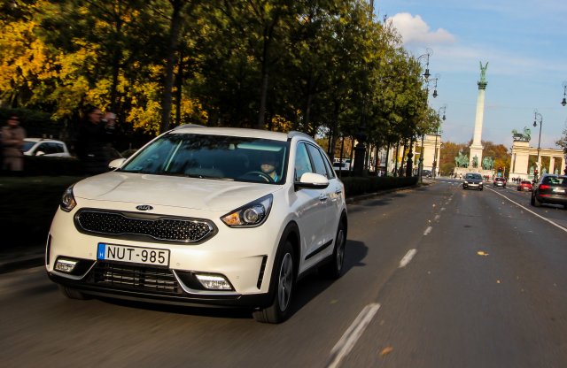 Reszkessen a Toyota? Kia Niro Hibrid teszt