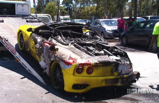 Kirabolták mialatt porig égett a Ferrarija