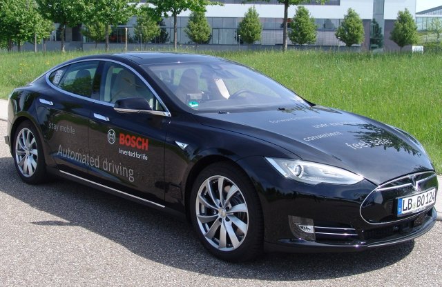 Ön vezet, vagy önvezető Tesla?