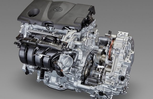 Új motor, új váltó, új hibrid a Toyotától